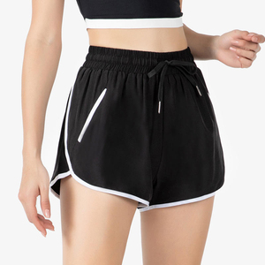Shorts de sport personnalisés pour femmes, légers, à séchage rapide, pour la gym, la course à pied, l'exercice et les vêtements de sport. - Product Image 3