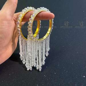 Brazaletes nupciales personalizados de hilo de seda con los nombres de los novios en letras doradas y un intrincado trabajo de piedras. - Product Image 5