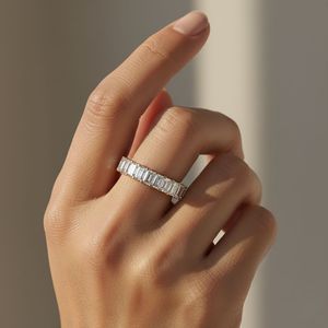 Anillo de Eternidad con Diamantes en Barra de Corte Esmeralda de 3.90CTW en Oro de 9K - Product Image 6