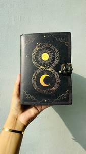 Diario de cuero con estampado celestial de sol y luna, hecho a mano, estilo vintage, con serpiente Ouroboros, papel rústico, con cierre y tapa dura. - Product Image 2
