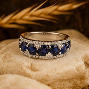 Bague sophistiquée en or blanc massif 18 carats avec saphir bleu ovale, coupe ovale, demi-bague éternité, diamant véritable pour soirée de luxe - Product Image 3