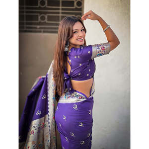 ผ้าไหมพิธีนี วิโอเล็ต ชานด์ราคอร์ ปายทานี ลายปักดิ้นทอง สำหรับงานแต่งงาน โดยอีลิท วีฟส์ น้ำหนัก 650 กรัม - Product Image 3