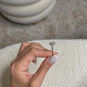 Anillo de Diamante Ovalado de 4 Quilates Cultivado en Laboratorio _ Anillo de Compromiso Solitario _ Oro Blanco de 14k _ Certificado IGI - Product Image 3