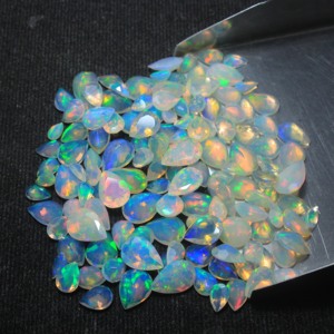 Lot de 50 carats d'opale naturelle éthiopienne à facettes, multi-feu, taille poire, 3x5mm, 4x6mm, 5x7mm, tailles mixtes, vente en gros - Product Image 1
