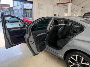 VW Passat 1.4 TSI 13KWH GTE DSG EURO 6 de 4 Puertas, Año 2022, Impecable - Product Image 4
