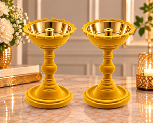 Juego de 2 portavelas de terciopelo amarillo de lujo con interior chapado en oro, perfecto para la mesa de comedor y decoración central. - Product Image 1