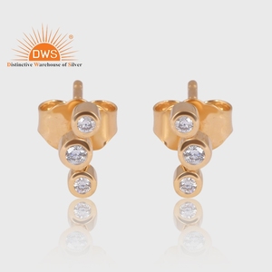 Boucles d'oreilles clous de luxe en or jaune massif 9 carats avec diamants CVD de laboratoire taille brillant et sertissage pavé pour femme, idéales pour mariage - Product Image 1