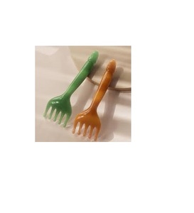 Peine de masaje de resina profesional y duradero para desenredar el cabello y relajar suavemente el cuero cabelludo. - Product Image 4
