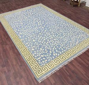 Tapis d'intérieur en laine bleu et vert vif : Motifs abstraits tissés à la main, bordure à clé grecque, broderie abstraite pour salon et chambre - Product Image 1