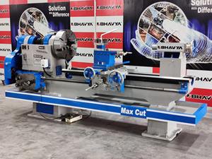 เครื่องกลึงงานหนัก 9 ฟุต จากอินเดีย รูแกนหมุน 52 มม. ขับเคลื่อนด้วยสายพาน อุปกรณ์กลึงความแม่นยำสูง สำหรับโรงงานอุตสาหกรรม OEM - Product Image 5