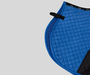 Tapis de selle professionnel personnalisé en laine avec doublure en polaire écologique et rembourrage en polyester, style saut d'obstacles, avec boucles - Product Image 3