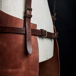 Delantal de Trabajo sin Mangas 100% Cuero Genuino, Duradero y Clásico, para Cocina, Barbacoa, Chef/Barbero, Color Marrón y Negro, para Profesionales - Product Image 3