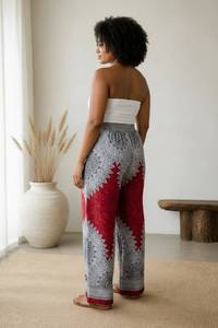Pantalones Anchos Bohemios IYARA T001, Cintura Alta, Estampado Geométrico, Rojo Gris, Rayón, Verano, Corte Regular, Elásticos y Transpirables - Product Image 3