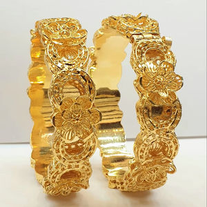 ขายส่งกำไลข้อมือผู้หญิง SARA ชุบทอง 24K สแตนเลสสตีล ดีไซน์คลาสสิก ทันสมัย คุณภาพสูง แฟชั่น เหมาะสำหรับงานหมั้นและงานแต่งงาน - Product Image 1