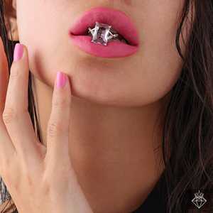 แหวนคริสตัลโซลิแทร์ทรงดอกกุหลาบสไตล์วินเทจที่ชวนให้หลงใหลและปรับขนาดได้ - Product Image 2