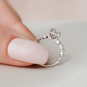 แหวนหมั้นเพชรทองคำ 14K ทรงกลมเจียระไนแบบบริลเลียนท์ เพชรเพาะเลี้ยงในห้องปฏิบัติการ รับรองโดย IGI สไตล์คลาสสิก - Product Image 4