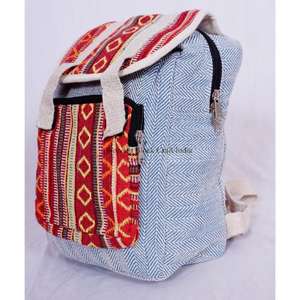 กระเป๋าเป้สะพายหลังขนาดเล็กทำมือจากป่านแท้ เป็นมิตรกับสิ่งแวดล้อม ทนทาน เหมาะสำหรับการเดินทางและใช้ในชีวิตประจำวัน บุด้วยผ้าฝ้าย ผลิตในอินเดีย - Product Image 2