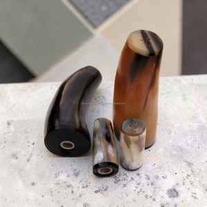 Juego de salero y pimentero de lujo decorativo de cuerno de buey y búfalo, hecho a mano, con alto brillo, accesorio de mesa a precio económico. - Product Image 6