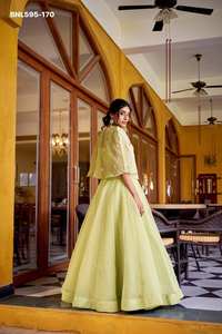 Conjunto de Lehenga-Blusa con Koti de Diseño Elegante para Fiestas, con Lentejuelas y Bordados, Proveedor de India - Product Image 6