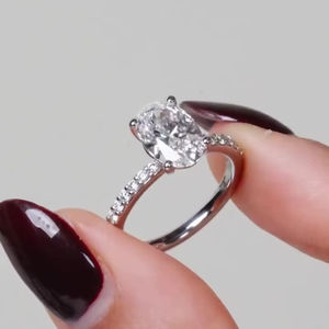 แหวนหมั้นเพชรทรงรีเจียระไนแบบบริลเลียนท์ 1.00 กะรัต เพชรเลี้ยงในห้องปฏิบัติการ ดีไซน์หรูหรา ตัวเรือนทองคำแท้ 18K/14K/10K ประดับเพชรแบบปาเว่ เรียบง่าย สวยงาม เหมาะสำหรับเจ้าสาว - Product Image 3