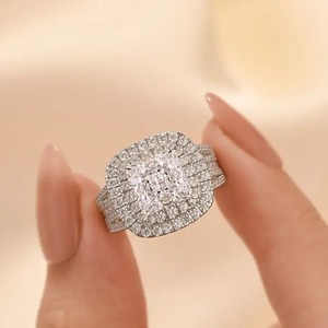 Anillo de compromiso de plata de ley 925 con moissanita, corte princesa, doble halo y tallo dividido, joyería de moissanita. - Product Image 2