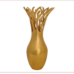 Florero Metálico Industrial de Diseño Lujoso para Lofts Urbanos y Espacios Interiores Minimalistas, Bañado en Oro - Product Image 1