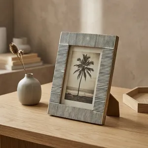 Cadre photo en bois artisanal, motif rayé noir et blanc de qualité supérieure, support de table décoratif pour la décoration de la maison et du bureau - Product Image 5