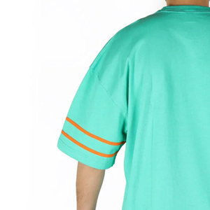 เสื้อยืดโอเวอร์ไซส์ลายทางวินเทจสำหรับผู้ชาย ผ้าคอตตอนหนานุ่ม ทรงหลวม สไตล์สตรีทแวร์ แขนเสื้อลายทางแบบเรโทร เสื้อยืดโอเวอร์ไซส์ลายทาง - Product Image 4