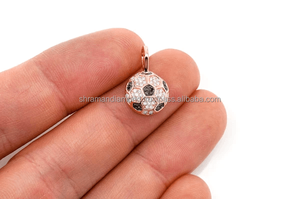 Pendentif en argent 925 plaqué rhodium personnalisable en forme de ballon de football avec moissanite, design sportif décontracté, cadeau pour athlètes et tous les amateurs - Product Image 6