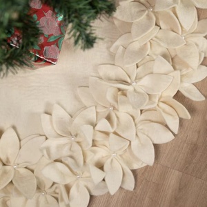 Falda de árbol de Navidad de fieltro y lana hecha a mano de 42 pulgadas, base de alfombra decorativa ecológica para festividades - Product Image 1