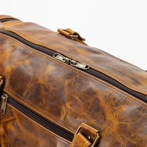 กระเป๋าเดินทางสุดสัปดาห์หนังแท้สำหรับนักเดินทางในเมือง ยี่ห้อ Wholesale Urban Status รุ่น Traveller สำหรับทุกเพศ พร้อมสายสะพาย - Product Image 3