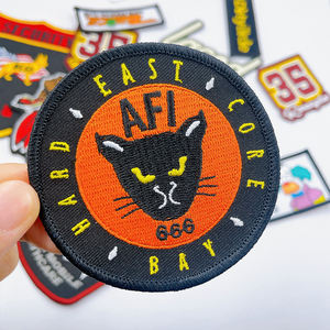 Parches de Logotipo Bordados Personalizados Termoadhesivos, Todos los Tamaños, 100% Bordados, Fieltro No Tejido, Hechos a Mano, Forma Redonda - Product Image 1