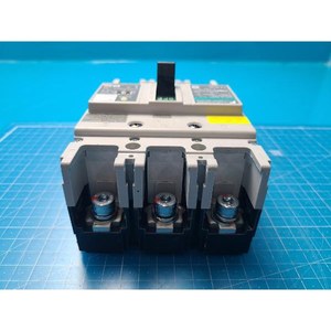 ฟูจิ EW250JAGU-3P150 เซอร์กิตเบรกเกอร์แบบโมลด์เคส ใช้แล้วตามสภาพเดิม อะไหล่อุปกรณ์เซมิคอนดักเตอร์รุ่นเก่า - Product Image 5
