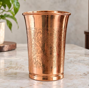 Gobelet en cuivre gravé, verre à boisson traditionnel indien martelé - Product Image 1