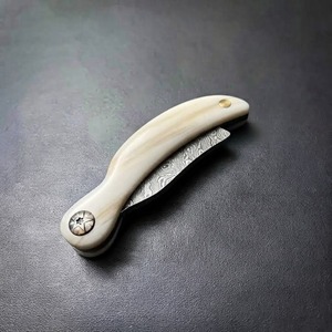 <b>Straight</b> Razor With Damascus Steel Blade And Buffalo Horn Handle Single Blade For Face And Body Shaving - Product Image 5