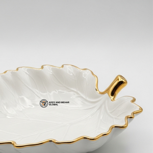 Bandeja Decorativa Elegante de Cerámica Blanca con Detalles Dorados en Forma de Hoja para Joyas, Adornos, Bocadillos o Centro de Mesa - Product Image 4