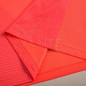 Camiseta y pantalones cortos de fútbol hechos con tela de alto rendimiento diseñada para mejorar el flujo de aire y máxima comodidad del jugador. - Product Image 4