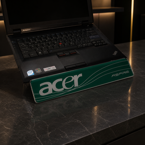 Support d'ordinateur portable autoportant en acrylique transparent moderne et chic, écologique, pour usage commercial - Product Image 4
