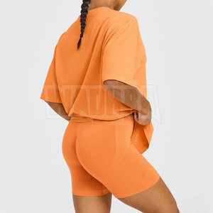 Vêtements décontractés pour un look élégant et confortable, t-shirt oversize pour femmes, design de mode moderne - Product Image 3