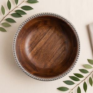 Bol de service en bois d'acacia de luxe avec bordure en métal perlé argenté, bol à salade en bois artisanal et durable pour hôtels et restaurants - Product Image 2