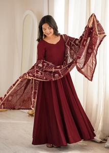 Traje Anarkali de seda romana premium para mujer con pantalón y dupatta, atuendo étnico, tela transpirable, caída suave, festivo, elegante y tradicional - Product Image 3