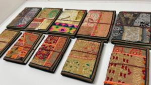 Cuadernos Hechos a Mano con Encuadernación Espiral de Tela con Diseño Floral, 80 Hojas para Escribir en el Diario, Regalos y Manualidades - Product Image 4