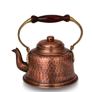 Bouilloire élégante en cuivre avec poignée et couvercle, bienfaits ayurvédiques pour la santé, pour la cuisine à domicile, service de thé et de café sur la table - Product Image 1