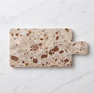 Tabla de cortar rectangular de terrazo beige con asa para cocina - Product Image 1