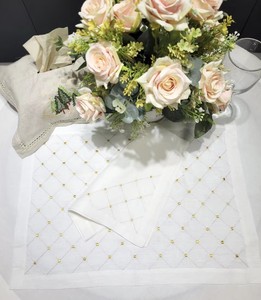 Ensemble de nappes et de serviettes de table de luxe en lin 100% brodé de points dorés géométriques Quang Thanh, personnalisable en gros, lavable en machine, pour mariage et maison - Product Image 4