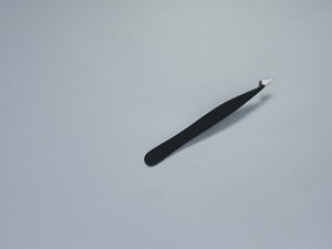 Pinzas para Extensión de Pestañas de Volumen Curvas de Color Negro, Antideslizantes, de Acero Inoxidable, con Punta Suave - Product Image 6