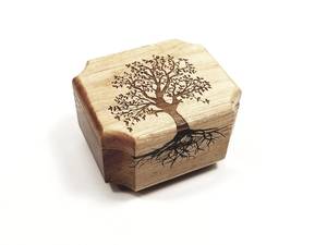 Boîte à bijoux en bois avec gravure d'arbre, forme rectangulaire, design moderne et luxueux, fermeture magnétique avec couvercle pour le rangement - Product Image 2