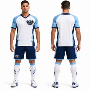 Uniforme de Fútbol Personalizado con Camiseta y Pantalones Cortos, Tela que Absorbe la Humedad, Impresión por Sublimación, Colores Personalizados - Product Image 1