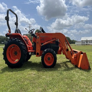 Tracteur compact Kubota L2800 4x4, machine agricole polyvalente pour travaux agricoles. - Product Image 3