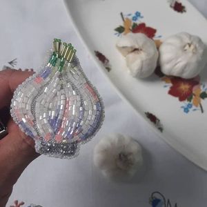 เข็มกลัดปักลายดอกไม้ทำมือสุดหรู ประดับมุกและเลื่อม เหมาะสำหรับเป็นของขวัญวันครบรอบหรือใส่ในงานปาร์ตี้ - Product Image 1